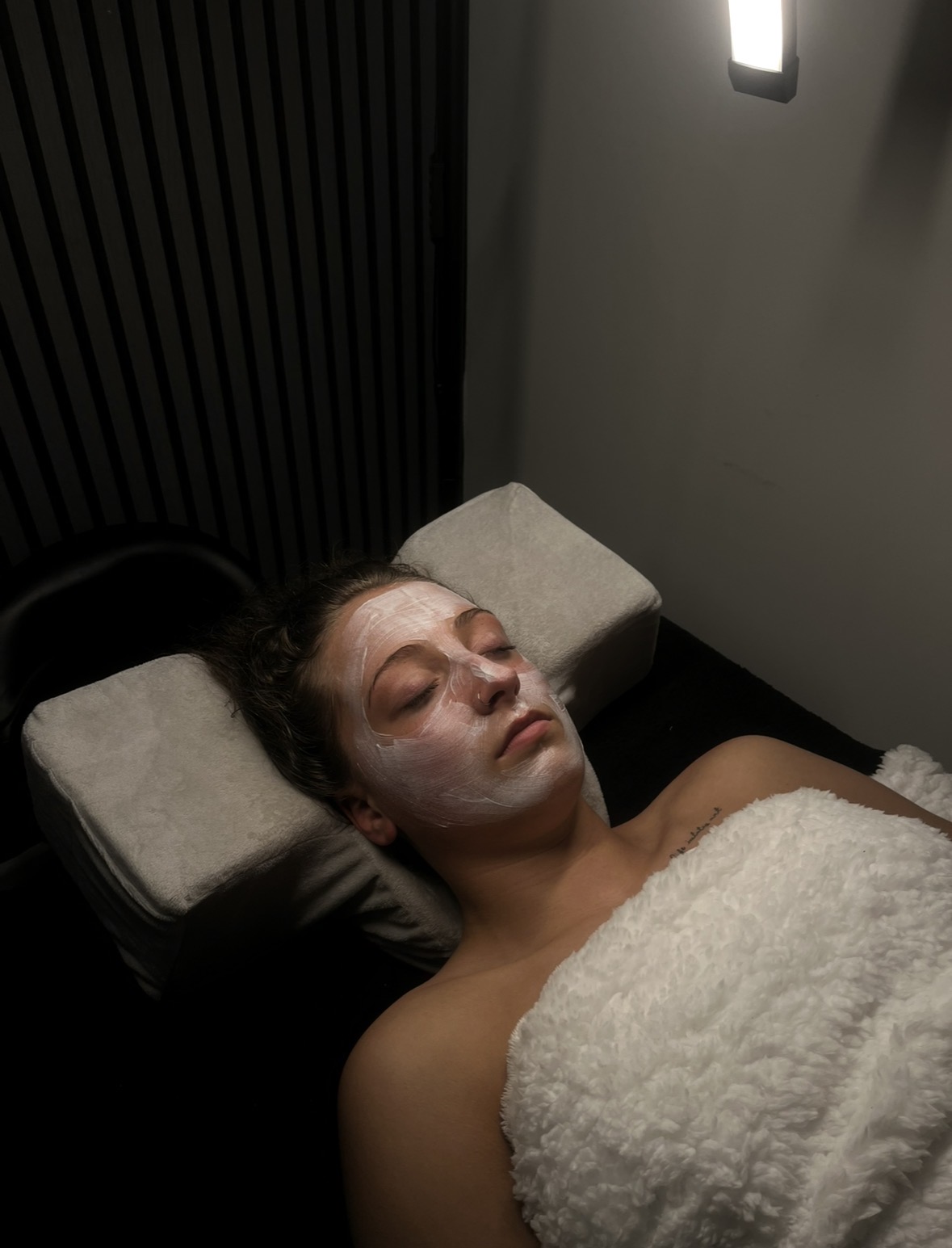 Hydrating sheet mask facial
