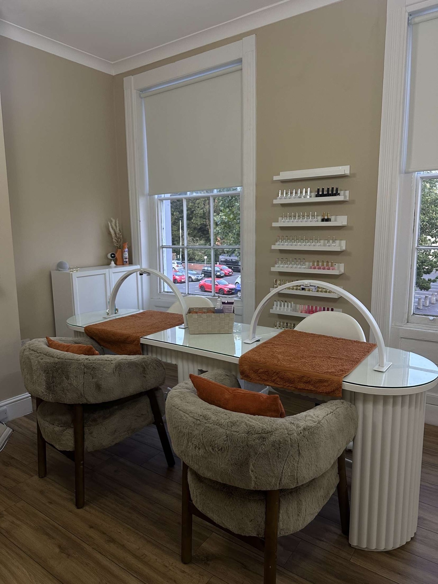 Manicure station